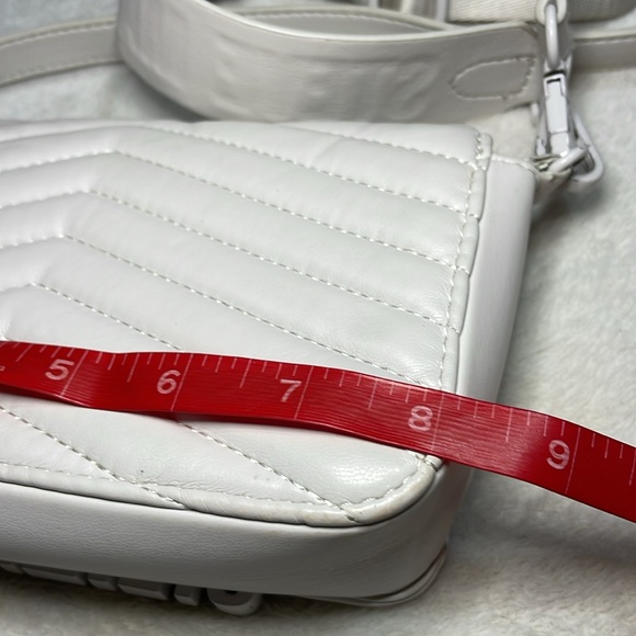 Steve Madden White Chevron Quilted Crossbody Bag - Picture 9 of 13